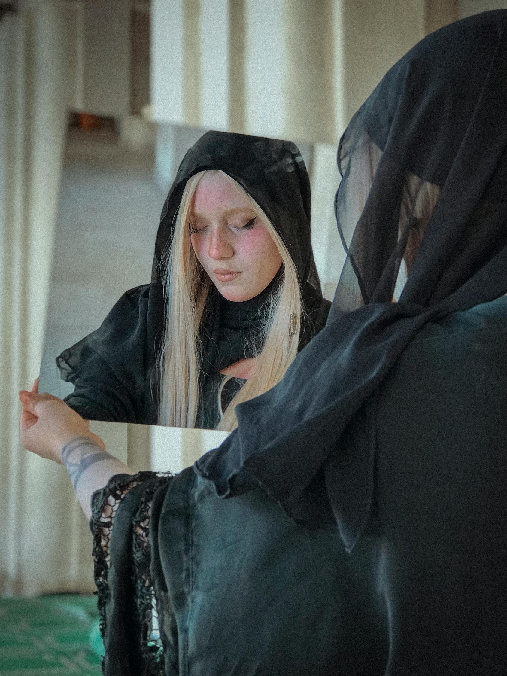 驚悚之夜，明星大偵探揭示真相面紗下的恐怖之旅